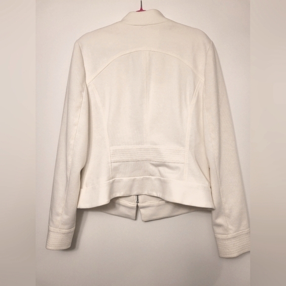 ❗️SALE❗BNWT White House Black Market Crop Off White Jacket,Ruffles Zip Front, 14 - Picture 8 of 10